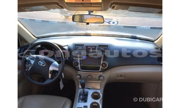 Buy Import Toyota Highlander White Car in Import - Dubai in Enga Buy Import Toyota Highlander White Car in Import - Dubai in Enga