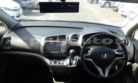 Buy Used Honda Stream White Car in Port Moresby in National Capital District Buy Used Honda Stream White Car in Port Moresby in National Capital District
