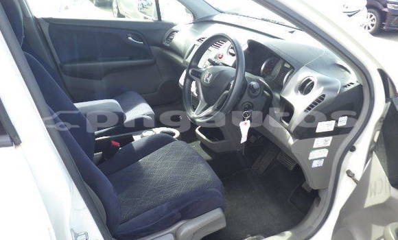 Buy Used Honda Stream White Car in Port Moresby in National Capital District Buy Used Honda Stream White Car in Port Moresby in National Capital District