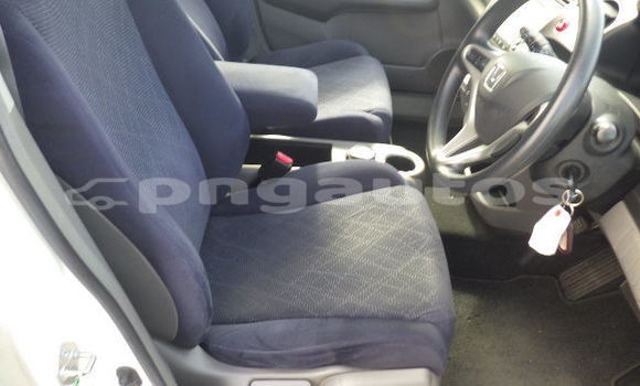 Buy Used Honda Stream White Car in Port Moresby in National Capital District Buy Used Honda Stream White Car in Port Moresby in National Capital District