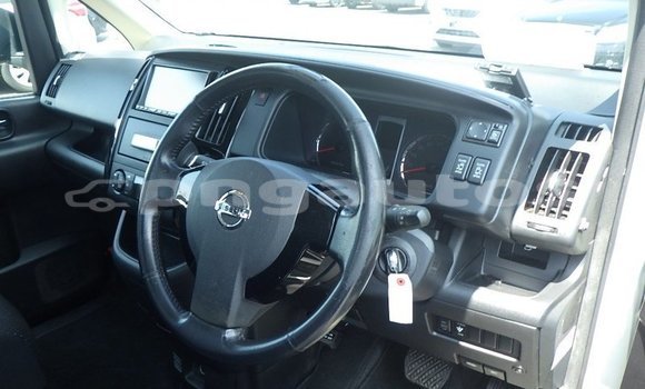 Buy Used Nissan Serena White Car in Port Moresby in National Capital District Buy Used Nissan Serena White Car in Port Moresby in National Capital District
