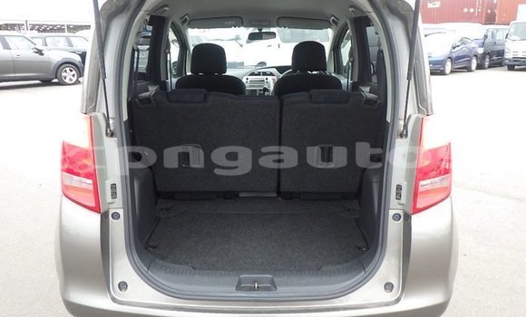 Buy Import Toyota Ractis Brown Car in Port Moresby in National Capital District Buy Import Toyota Ractis Brown Car in Port Moresby in National Capital District