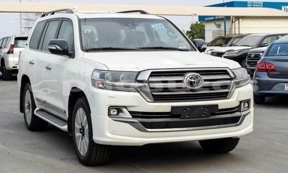 Buy Import Toyota Land Cruiser White Car in Import - Dubai in Enga Buy Import Toyota Land Cruiser White Car in Import - Dubai in Enga