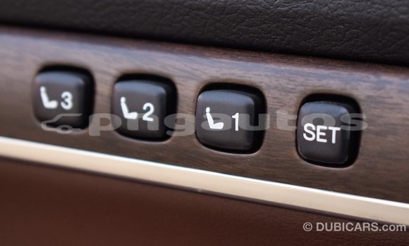 Buy Import Toyota Land Cruiser White Car in Import - Dubai in Enga Buy Import Toyota Land Cruiser White Car in Import - Dubai in Enga