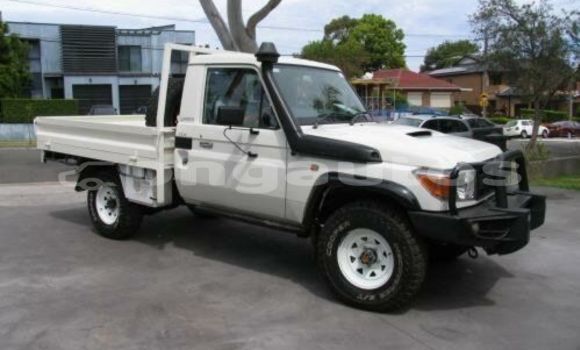 Buy Used Toyota Land Cruiser White Car In Port Moresby In National