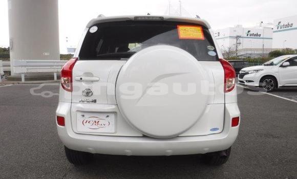 Buy Used Toyota RAV4 White Car in Port Moresby in National Capital District Buy Used Toyota RAV4 White Car in Port Moresby in National Capital District