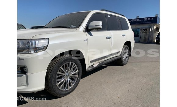 Buy Import Toyota Land Cruiser White Car in Import - Dubai in Enga Buy Import Toyota Land Cruiser White Car in Import - Dubai in Enga