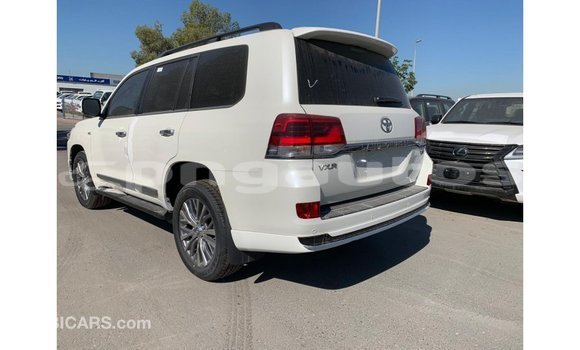 Buy Import Toyota Land Cruiser White Car in Import - Dubai in Enga Buy Import Toyota Land Cruiser White Car in Import - Dubai in Enga