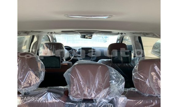 Buy Import Toyota Land Cruiser White Car in Import - Dubai in Enga Buy Import Toyota Land Cruiser White Car in Import - Dubai in Enga