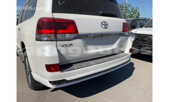 Buy Import Toyota Land Cruiser White Car in Import - Dubai in Enga Buy Import Toyota Land Cruiser White Car in Import - Dubai in Enga