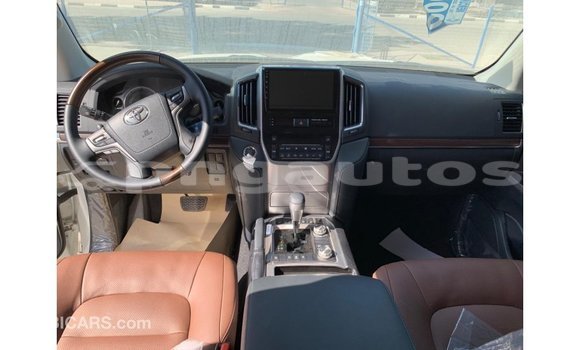 Buy Import Toyota Land Cruiser White Car in Import - Dubai in Enga Buy Import Toyota Land Cruiser White Car in Import - Dubai in Enga