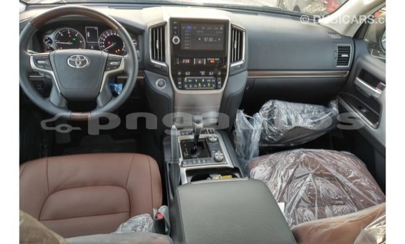 Buy Import Toyota Land Cruiser White Car in Import - Dubai in Enga Buy Import Toyota Land Cruiser White Car in Import - Dubai in Enga