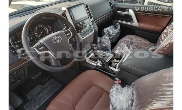 Buy Import Toyota Land Cruiser White Car in Import - Dubai in Enga Buy Import Toyota Land Cruiser White Car in Import - Dubai in Enga
