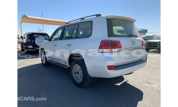 Buy Import Toyota Land Cruiser White Car in Import - Dubai in Enga Buy Import Toyota Land Cruiser White Car in Import - Dubai in Enga