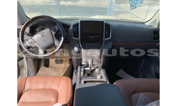 Buy Import Toyota Land Cruiser White Car in Import - Dubai in Enga Buy Import Toyota Land Cruiser White Car in Import - Dubai in Enga