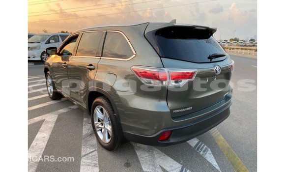 Buy Import Toyota Highlander Green Car in Import - Dubai in Enga Buy Import Toyota Highlander Green Car in Import - Dubai in Enga