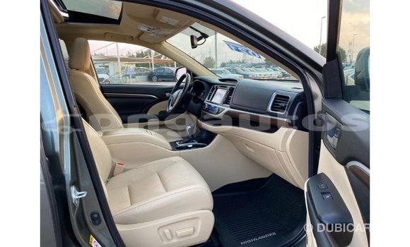 Buy Import Toyota Highlander Green Car in Import - Dubai in Enga Buy Import Toyota Highlander Green Car in Import - Dubai in Enga