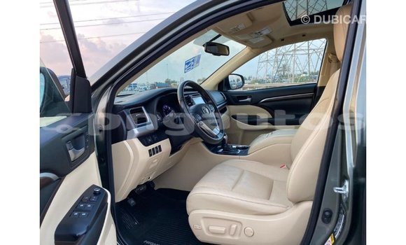 Buy Import Toyota Highlander Green Car in Import - Dubai in Enga Buy Import Toyota Highlander Green Car in Import - Dubai in Enga