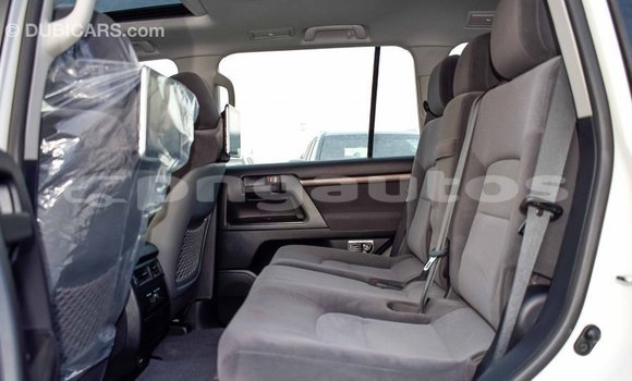 Buy Import Toyota Land Cruiser White Car in Import - Dubai in Enga Buy Import Toyota Land Cruiser White Car in Import - Dubai in Enga