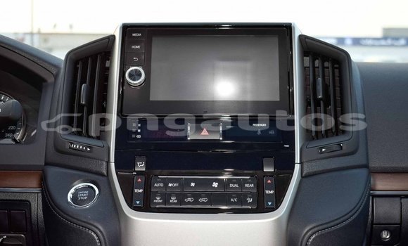 Buy Import Toyota Land Cruiser White Car in Import - Dubai in Enga Buy Import Toyota Land Cruiser White Car in Import - Dubai in Enga