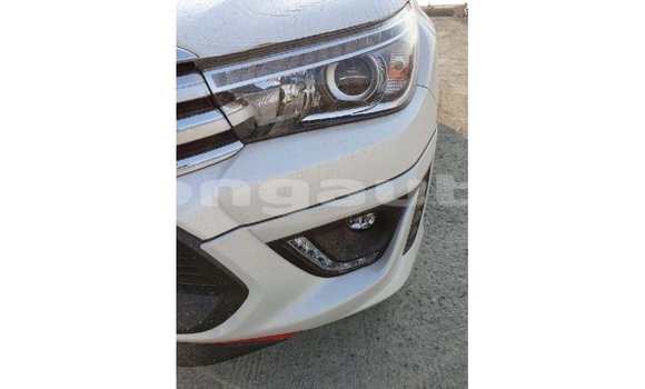 Buy Import Toyota Hilux White Car in Import - Dubai in Enga Buy Import Toyota Hilux White Car in Import - Dubai in Enga
