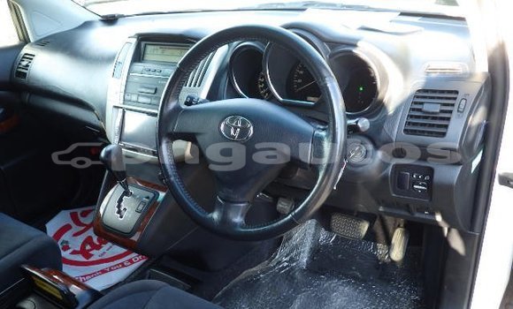 Buy Used Toyota Harrier White Car in Port Moresby in National Capital District Buy Used Toyota Harrier White Car in Port Moresby in National Capital District
