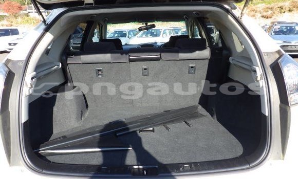 Buy Used Toyota Harrier White Car in Port Moresby in National Capital District Buy Used Toyota Harrier White Car in Port Moresby in National Capital District