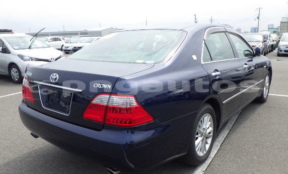 Buy Used Toyota Crown Blue Car in Port Moresby in National Capital District Buy Used Toyota Crown Blue Car in Port Moresby in National Capital District