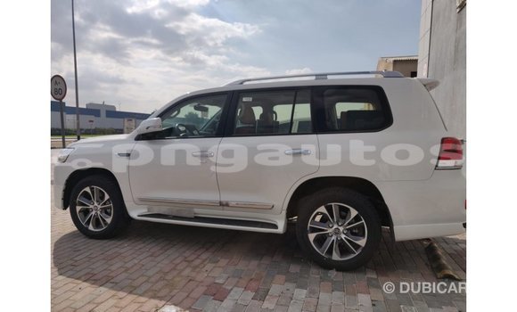 Buy Import Toyota Land Cruiser White Car in Import - Dubai in Enga Buy Import Toyota Land Cruiser White Car in Import - Dubai in Enga