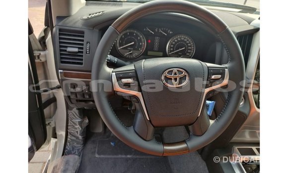 Buy Import Toyota Land Cruiser White Car in Import - Dubai in Enga Buy Import Toyota Land Cruiser White Car in Import - Dubai in Enga