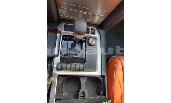 Buy Import Toyota Land Cruiser White Car in Import - Dubai in Enga Buy Import Toyota Land Cruiser White Car in Import - Dubai in Enga