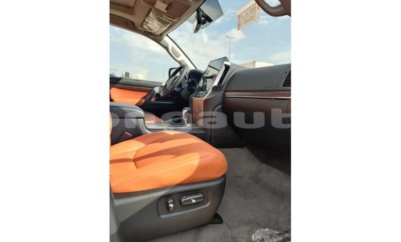 Buy Import Toyota Land Cruiser White Car in Import - Dubai in Enga Buy Import Toyota Land Cruiser White Car in Import - Dubai in Enga