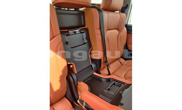 Buy Import Toyota Land Cruiser White Car in Import - Dubai in Enga Buy Import Toyota Land Cruiser White Car in Import - Dubai in Enga