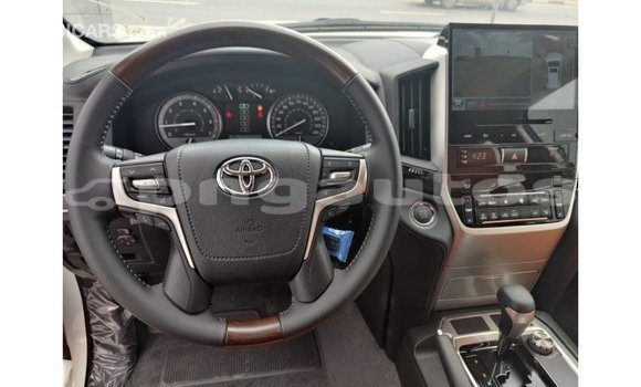 Buy Import Toyota Land Cruiser White Car in Import - Dubai in Enga Buy Import Toyota Land Cruiser White Car in Import - Dubai in Enga