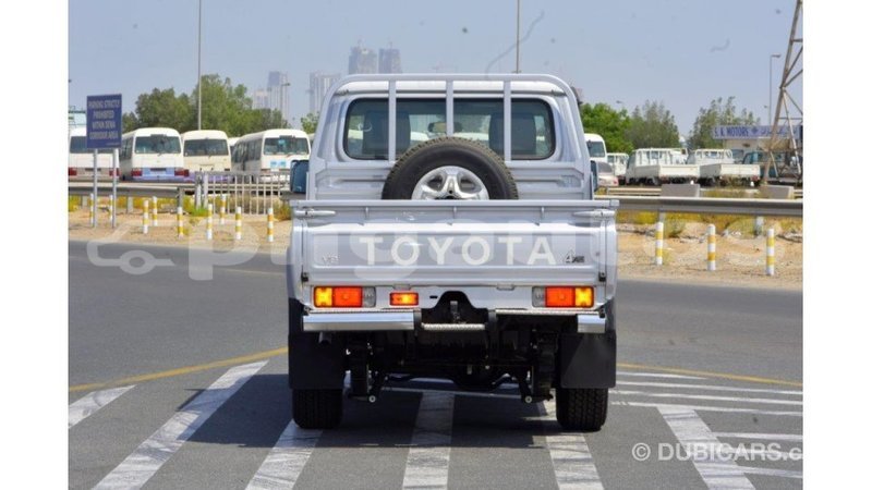 Big with watermark toyota land cruiser enga import dubai 4238