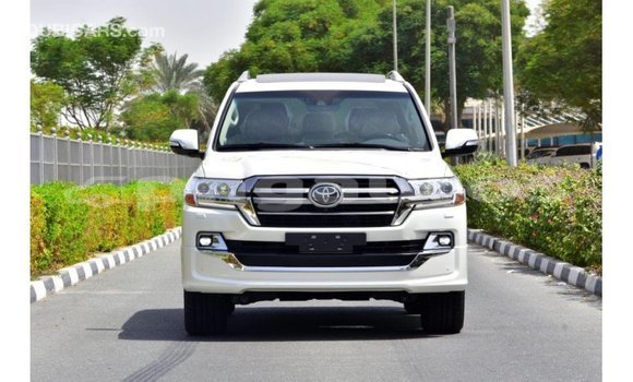 Buy Import Toyota Land Cruiser White Car in Import - Dubai in Enga Buy Import Toyota Land Cruiser White Car in Import - Dubai in Enga