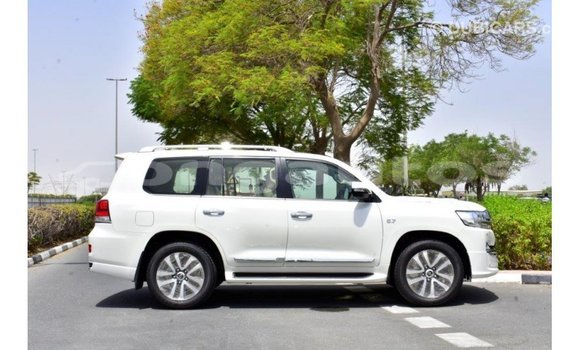 Buy Import Toyota Land Cruiser White Car in Import - Dubai in Enga Buy Import Toyota Land Cruiser White Car in Import - Dubai in Enga