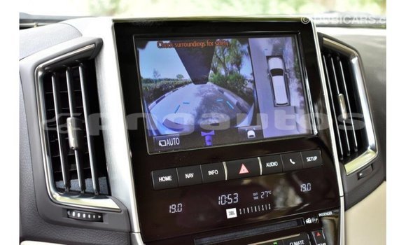 Buy Import Toyota Land Cruiser White Car in Import - Dubai in Enga Buy Import Toyota Land Cruiser White Car in Import - Dubai in Enga