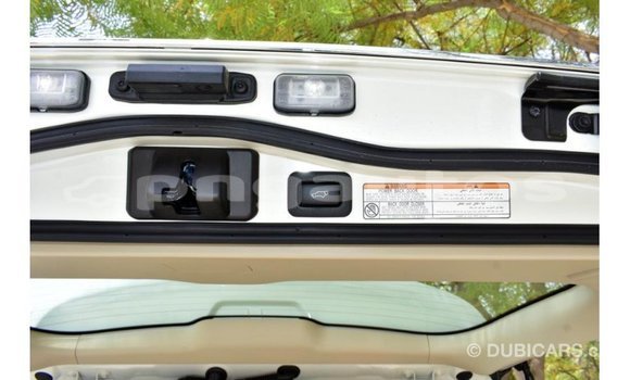 Buy Import Toyota Land Cruiser White Car in Import - Dubai in Enga Buy Import Toyota Land Cruiser White Car in Import - Dubai in Enga