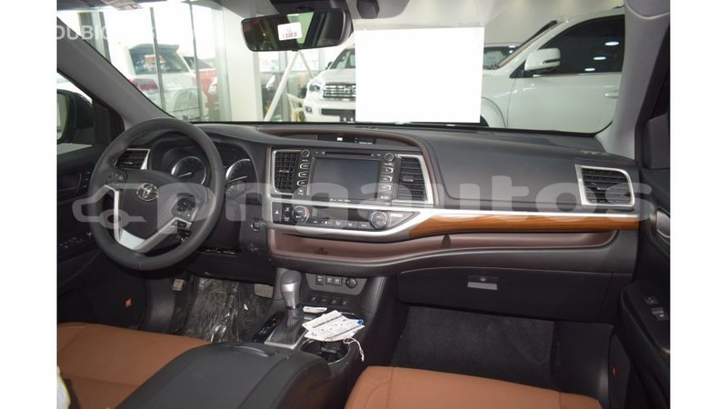 Big with watermark toyota highlander enga import dubai 4247