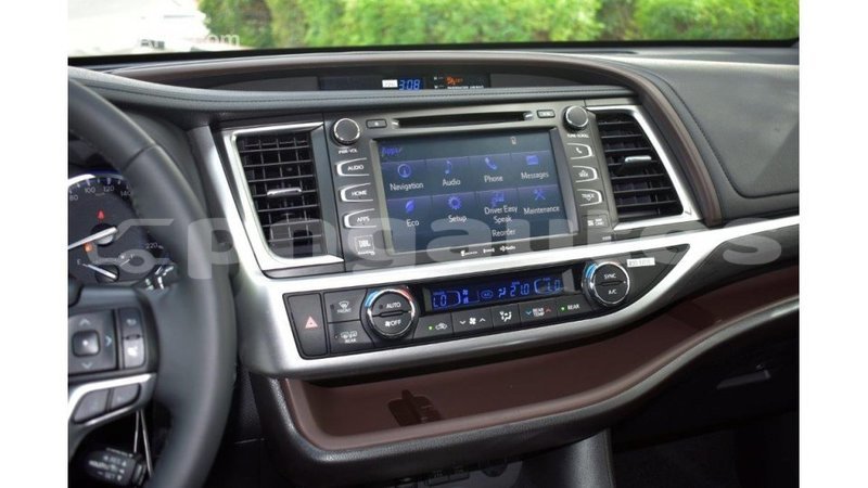 Big with watermark toyota highlander enga import dubai 4247