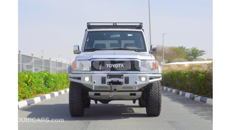 Big with watermark toyota land cruiser enga import dubai 4251