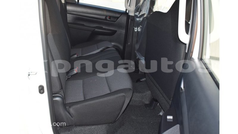 Big with watermark toyota hilux enga import dubai 4254