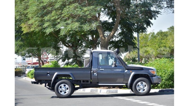 Big with watermark toyota land cruiser enga import dubai 4260