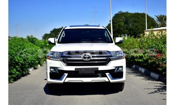 Buy Import Toyota Land Cruiser White Car in Import - Dubai in Enga Buy Import Toyota Land Cruiser White Car in Import - Dubai in Enga