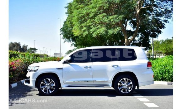 Buy Import Toyota Land Cruiser White Car in Import - Dubai in Enga Buy Import Toyota Land Cruiser White Car in Import - Dubai in Enga