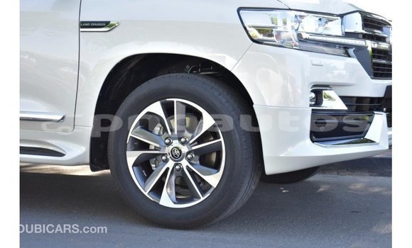 Buy Import Toyota Land Cruiser White Car in Import - Dubai in Enga Buy Import Toyota Land Cruiser White Car in Import - Dubai in Enga