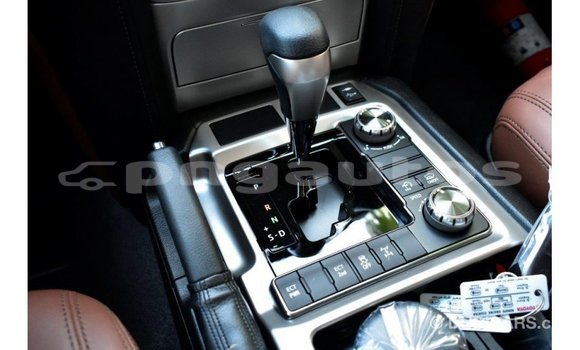 Buy Import Toyota Land Cruiser White Car in Import - Dubai in Enga Buy Import Toyota Land Cruiser White Car in Import - Dubai in Enga