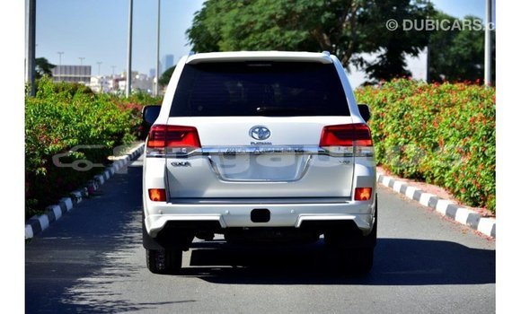 Buy Import Toyota Land Cruiser White Car in Import - Dubai in Enga Buy Import Toyota Land Cruiser White Car in Import - Dubai in Enga