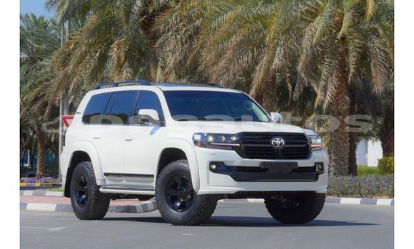 Buy Import Toyota Land Cruiser White Car in Import - Dubai in Enga Buy Import Toyota Land Cruiser White Car in Import - Dubai in Enga